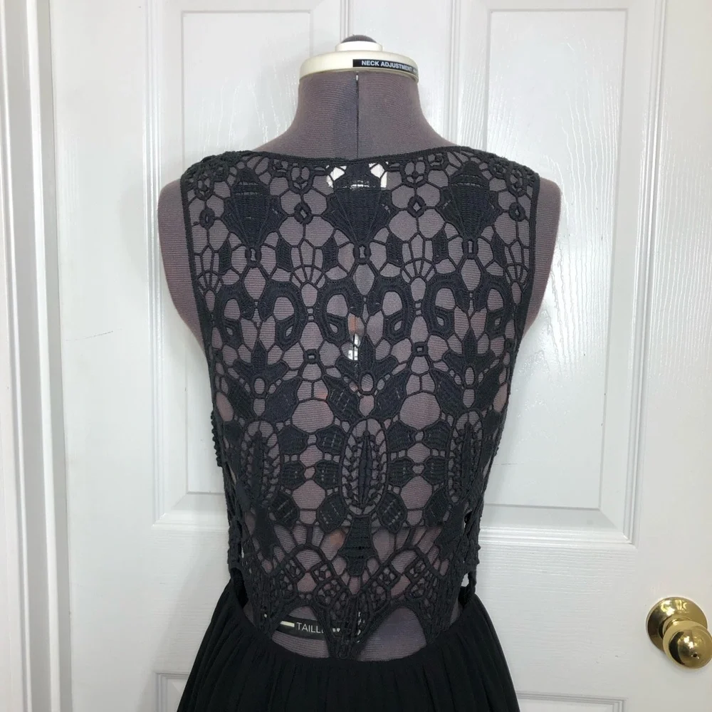 L’ATISTE BY AMY Black Crochet Sheer Side zíper Elastic Waist Maxi Dress Size M - Picture 9 of 16